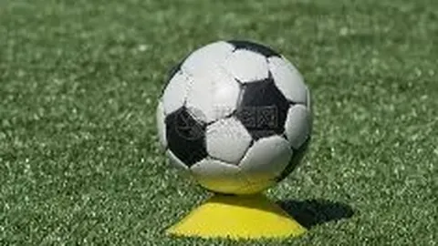 阿联亮相“易建联杯”三人篮球赛总决赛颁奖盛典，久违重逢！